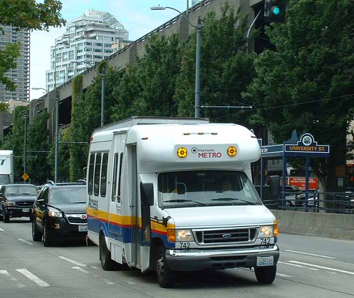 King County Metro Access Transportation Ford 742